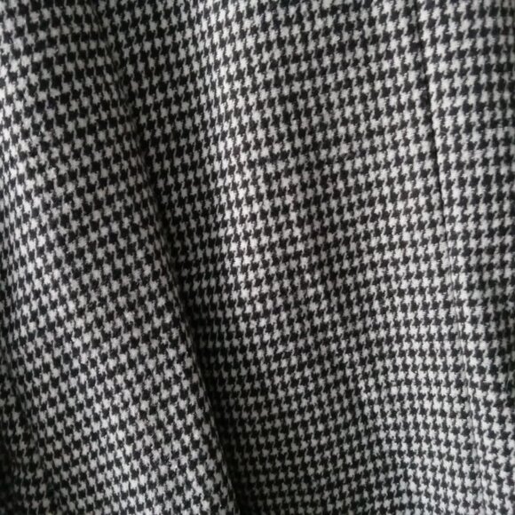 Beautiful houndstooth coat with a skirt at the back, double row of buttons... - Picture 16 of 16